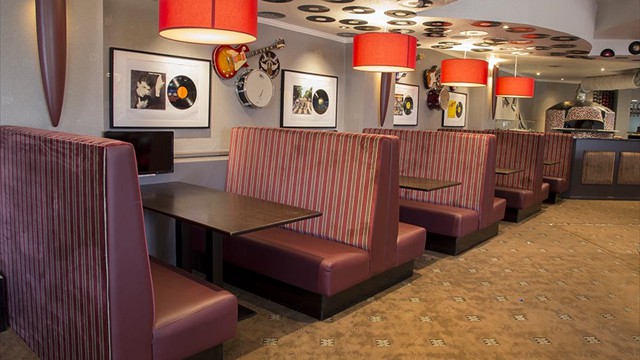Manhatten Family Restaurant Perth - Straight Booths Furniture